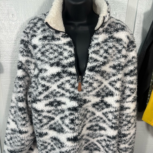 Lucky Find Black and White Sherpa Pullover Size Large EUC - Picture 3 of 7